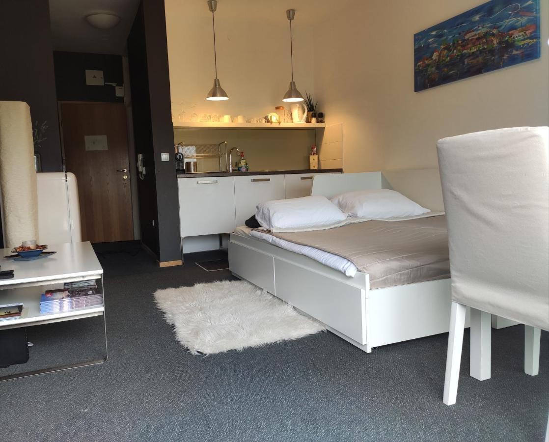Studio Apartment "Iris" Птуй Екстер'єр фото