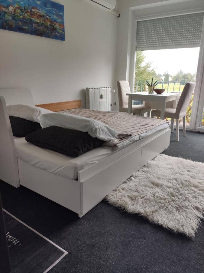 Studio Apartment "Iris" Птуй Екстер'єр фото